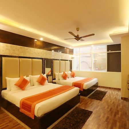 Hotel plazzo Nuova Delhi Esterno foto