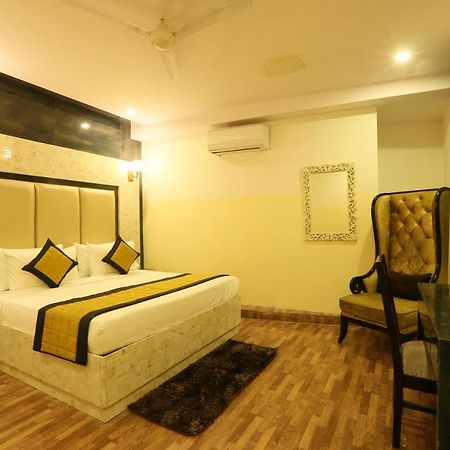 Hotel plazzo Nuova Delhi Esterno foto