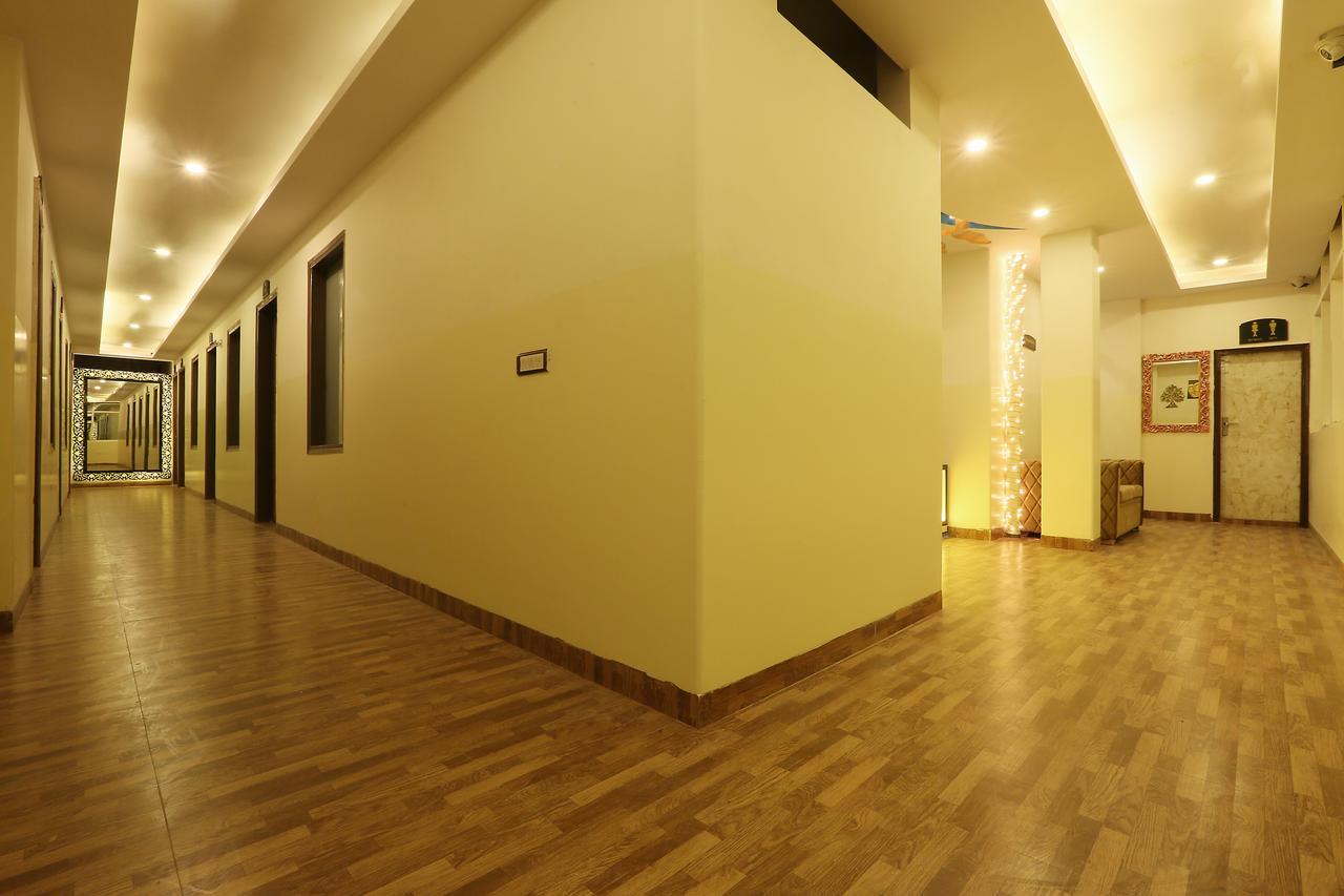 Hotel plazzo Nuova Delhi Esterno foto