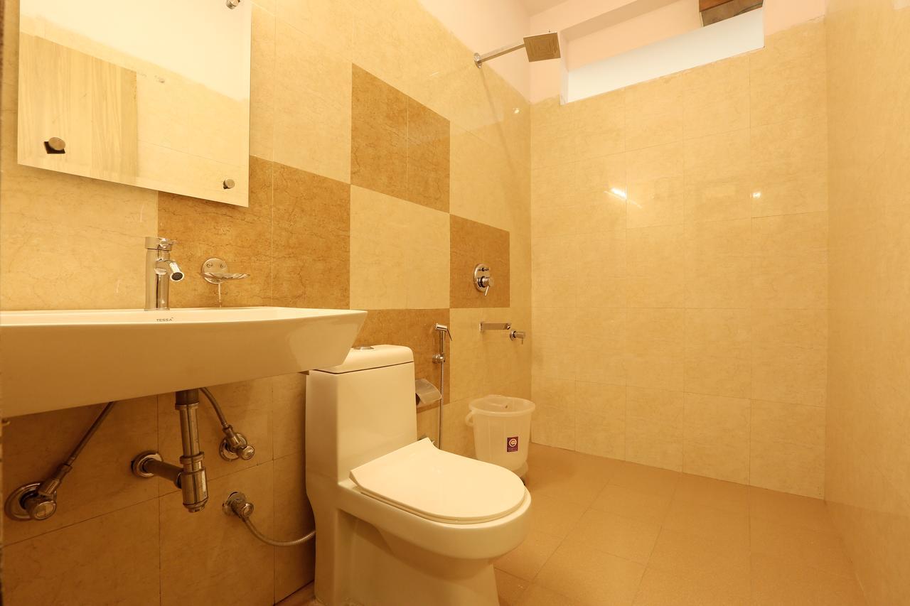 Hotel plazzo Nuova Delhi Esterno foto