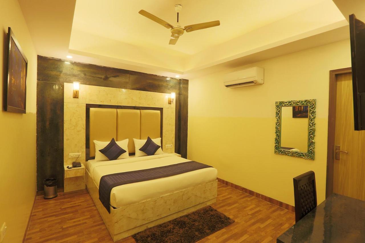 Hotel plazzo Nuova Delhi Esterno foto