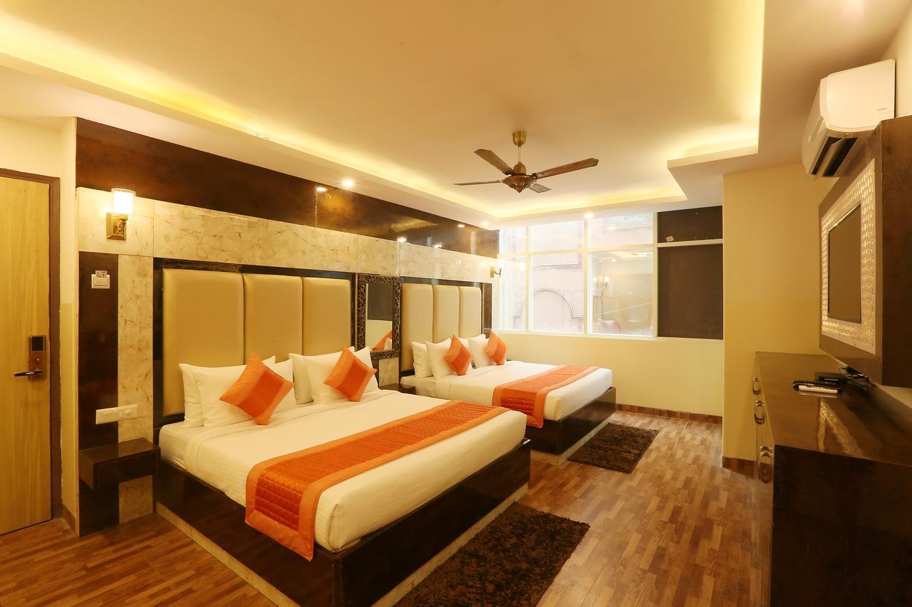 Hotel plazzo Nuova Delhi Esterno foto