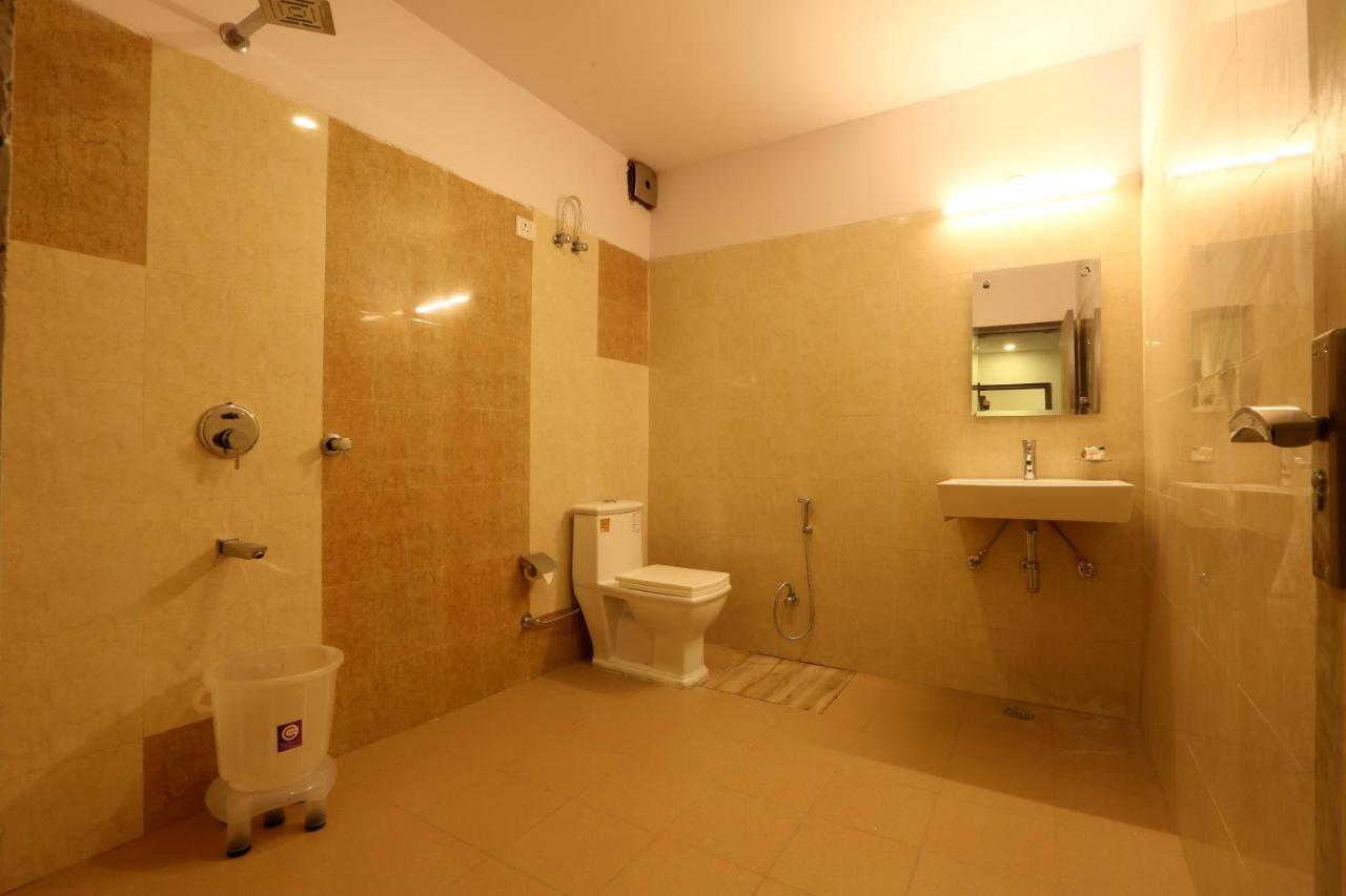 Hotel plazzo Nuova Delhi Esterno foto