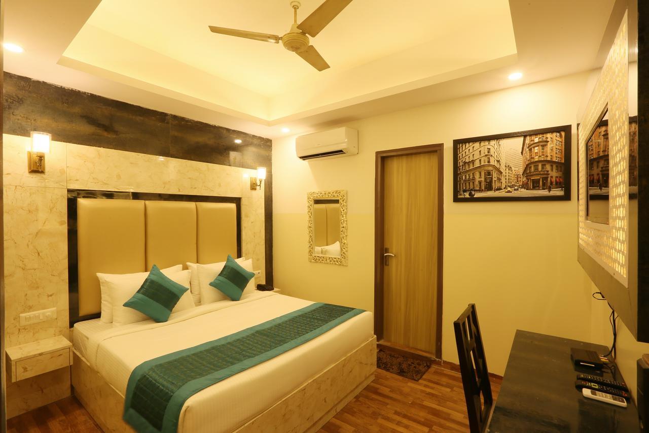 Hotel plazzo Nuova Delhi Esterno foto