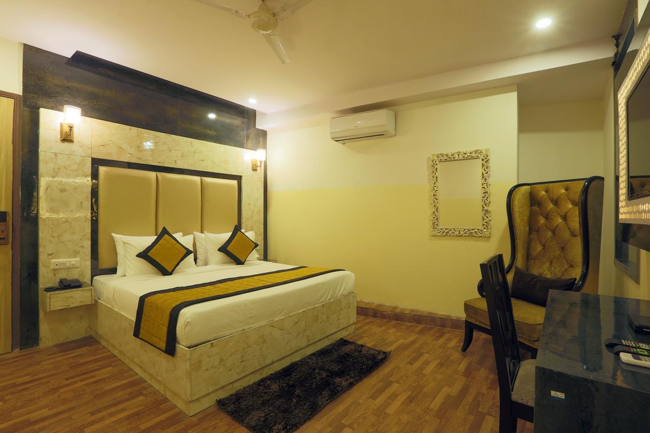 Hotel plazzo Nuova Delhi Esterno foto