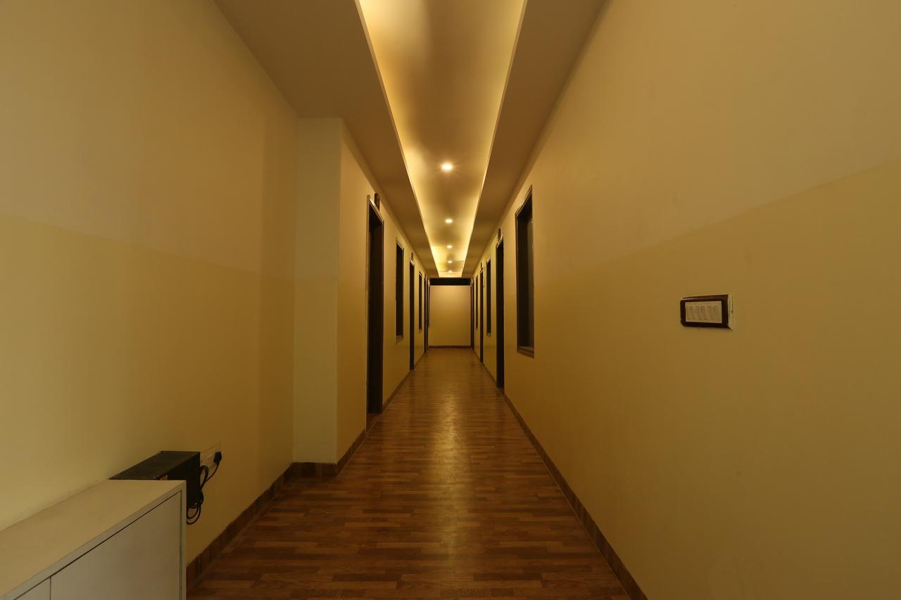 Hotel plazzo Nuova Delhi Esterno foto