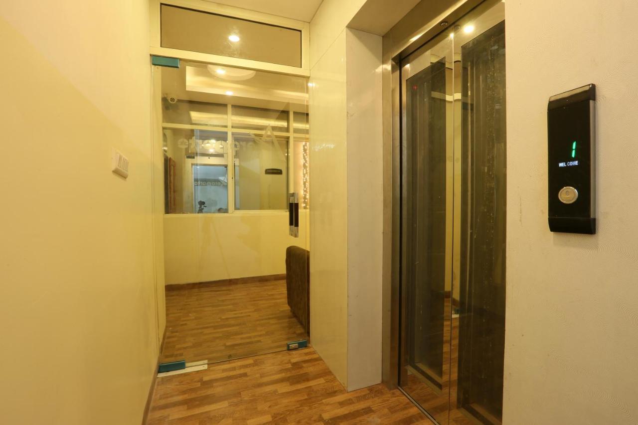 Hotel plazzo Nuova Delhi Esterno foto