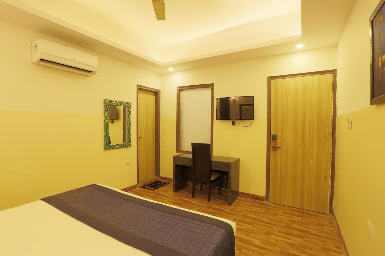 Hotel plazzo Nuova Delhi Esterno foto