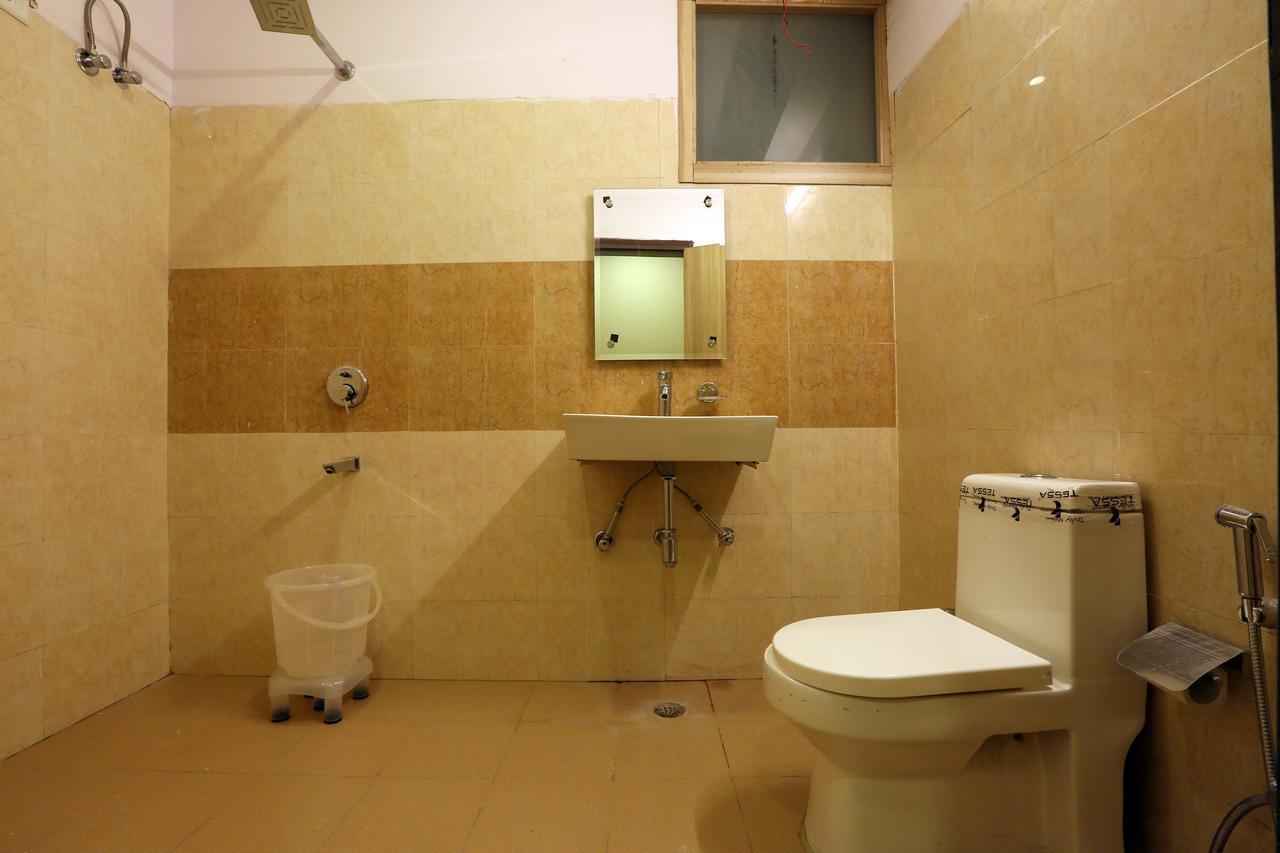 Hotel plazzo Nuova Delhi Esterno foto