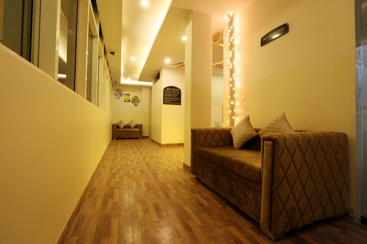 Hotel plazzo Nuova Delhi Esterno foto