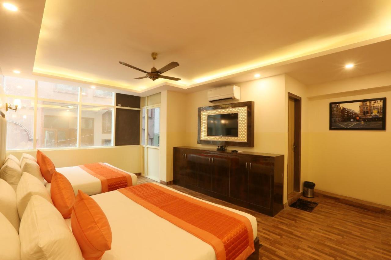 Hotel plazzo Nuova Delhi Esterno foto